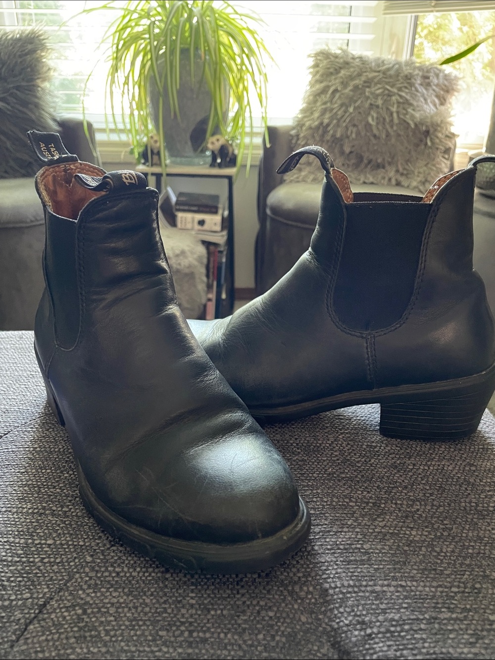Blundstone Black Leather elastic insert heeled Chelsea Ankle Boots